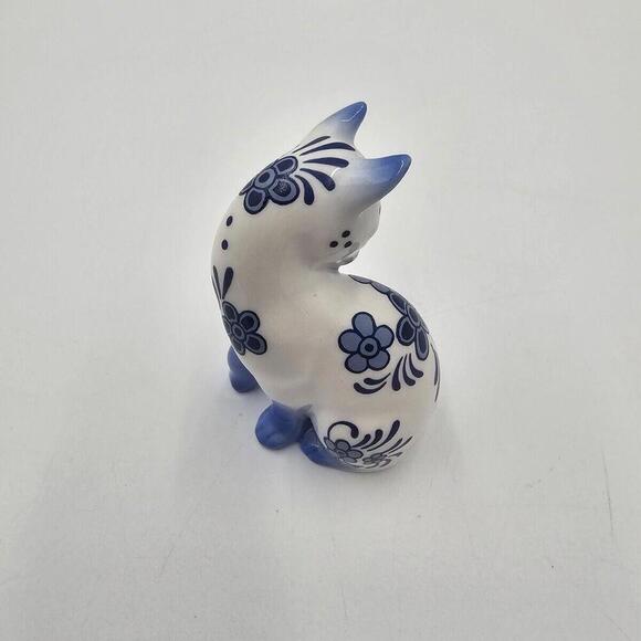 The Franklin Mint Curio Cabinet Collection 1986 Delft Blue & White Porcelain Cat - Picture 3 of 6